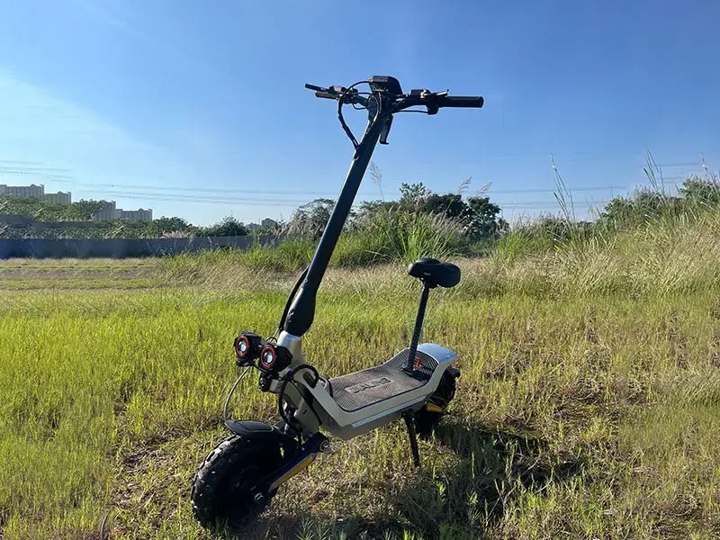 Foldable Dual-Motor Commuter E-Scooter: 2400W Peak, 80km Range, App Unlock, Aluminum Frame